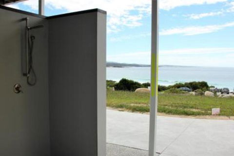 BEACHHOUSE BINALONG Luxury Waterfront Holiday House At Bay Of Fires - Travel Search 0