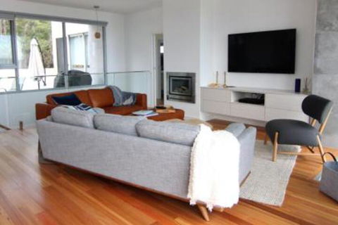 BEACHHOUSE BINALONG Luxury Waterfront Holiday House At Bay Of Fires - Travel Search 5