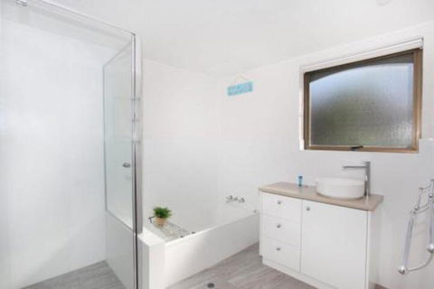 Unit 2 Cooltoro Court 7 Frank Street Coolum Beach 400 BOND LINEN INCLUDED - Travel Search 4