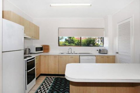 Unit 2 Cooltoro Court 7 Frank Street Coolum Beach 400 BOND LINEN INCLUDED - Travel Search 1