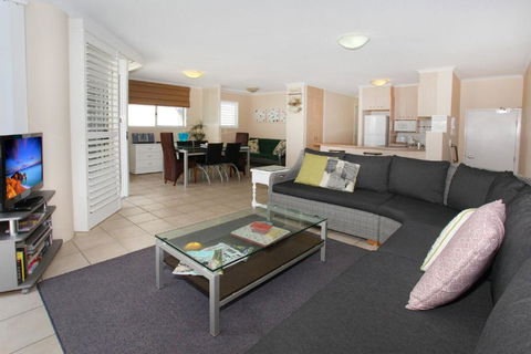 Unit 3 On The Park Coolum Beach - Travel Search 6