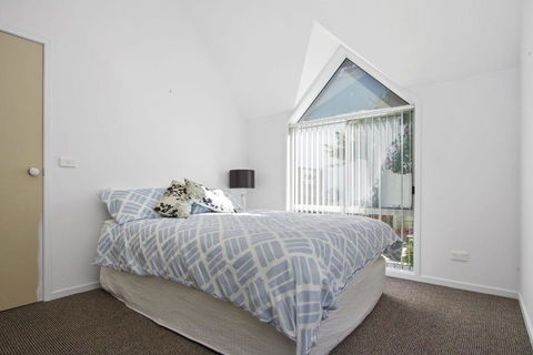 Golfers Getaway Mollymook Augusta Place 14 / 13 15 - Travel Search 6