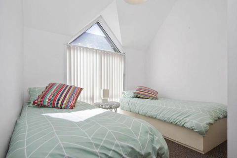 Golfers Getaway Mollymook Augusta Place 14 / 13 15 - Travel Search 2