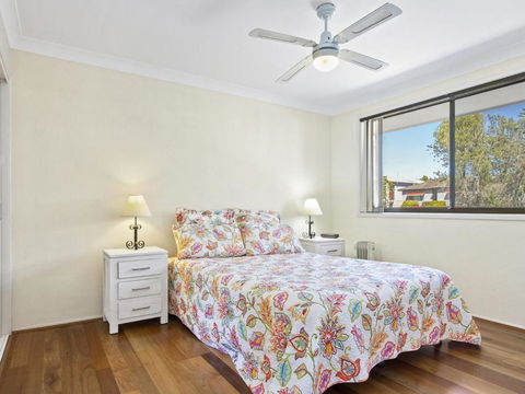 DAVIES STREET MOLLYMOOK 4 / 14 - Travel Search 6