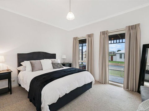 GUILDFORD COTTAGE - Travel Search 6