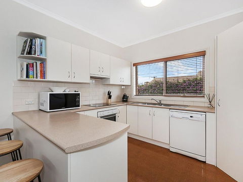 GUILDFORD COTTAGE - Travel Search 1