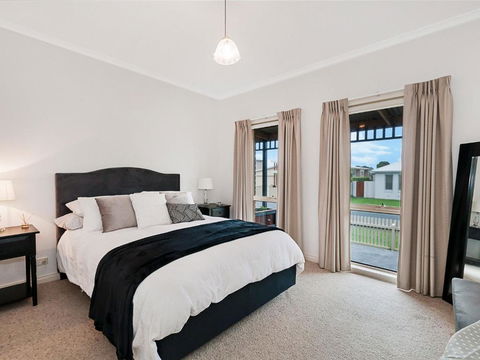 GUILDFORD COTTAGE - Travel Search 5