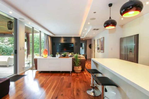 Spacious 2 Bedroom Apartment In Ascot With Large Private Garden - Cruises Travel 5