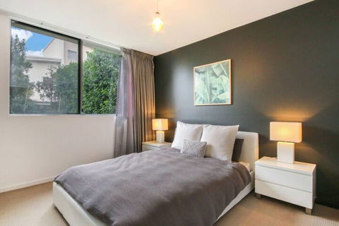 Spacious 2 Bedroom Apartment In Ascot With Large Private Garden - Cruises Travel 4