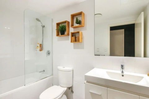 Spacious 2 Bedroom Apartment In Ascot With Large Private Garden - Cruises Travel 2