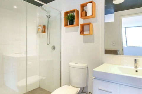 Spacious 2 Bedroom Apartment In Ascot With Large Private Garden - Cruises Travel 3