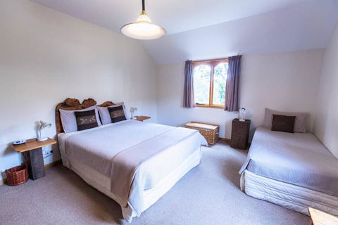 Herons Rise Vineyard Accommodation - Travel Agents 6