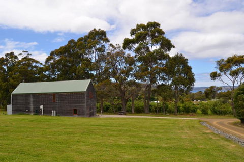 Herons Rise Vineyard Accommodation - Travel Agents 1