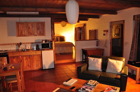 Herons Rise Vineyard Accommodation - Travel Agents 4