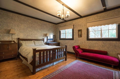 Walhalla Coach House - Tourism Guide 5