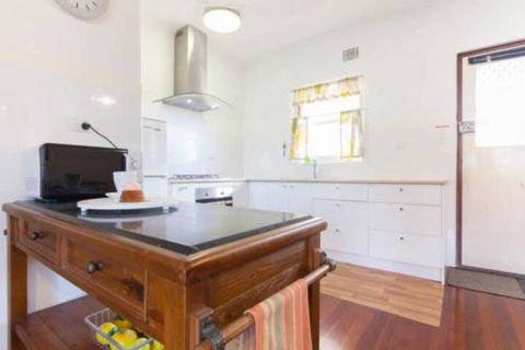 Broadway Apartments - Travel Agents 3