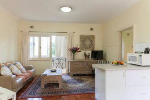Broadway Apartments - Travel Agents 5