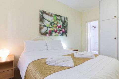 Broadway Apartments - Travel Agents 0