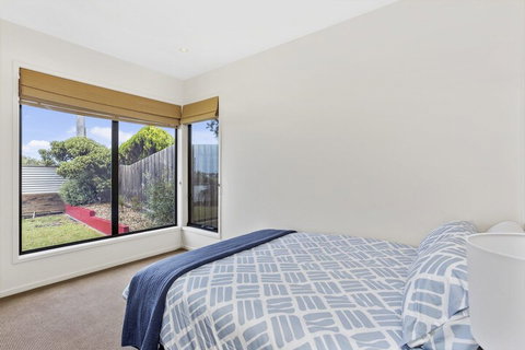 Ocean Views On Nicholson - Travel Agents 2