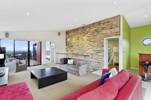 Ocean Views On Nicholson - Travel Agents 0