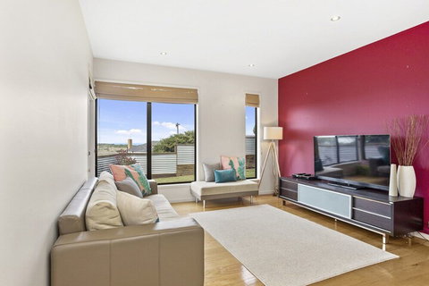 Ocean Views On Nicholson - Travel Agents 3