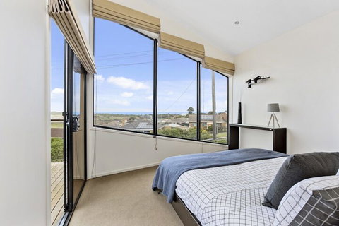 Ocean Views On Nicholson - Travel Agents 5