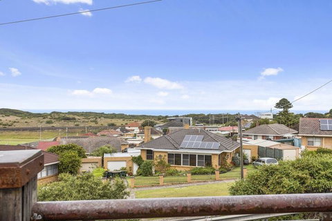 Ocean Views On Nicholson - Travel Agents 4