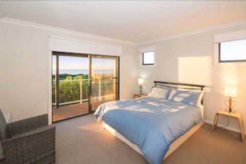 Jay's Beach House - Cruises Travel 2