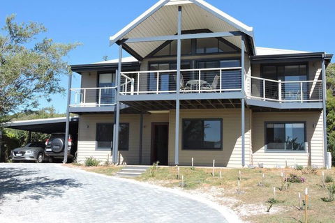 Jay's Beach House - Cruises Travel 6
