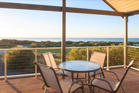 Jay's Beach House - Cruises Travel 4