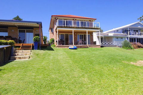 Blue Water At Mannering Park - Tourism Guide 1