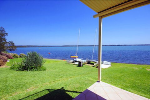 Blue Water At Mannering Park - Tourism Guide 0