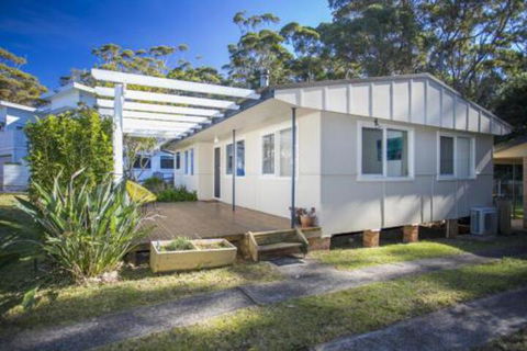 MOLLYMOOK BEACH COTTAGE - Tourism Guide 3