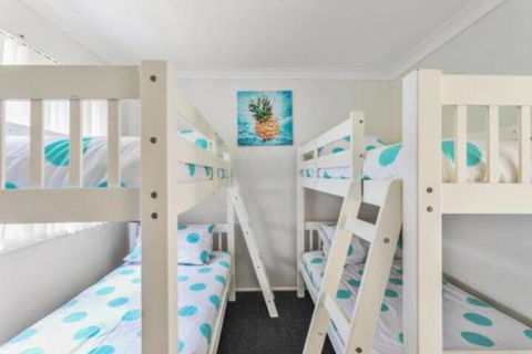 MOLLYMOOK BEACH COTTAGE - Tourism Guide 2