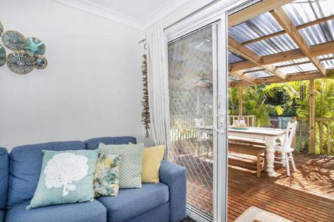 MOLLYMOOK BEACH COTTAGE - Tourism Guide 1