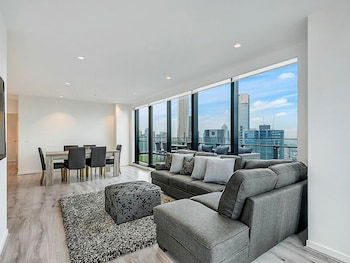 MJ Shortstay Apartments - Platinum Tower - Tourism Guide 4