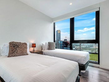 MJ Shortstay Apartments - Platinum Tower - Tourism Guide 3