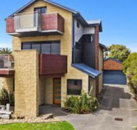 The Island Manor family seaside stay with views - Travel Agents