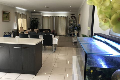 Apple House - Travel Agents 3