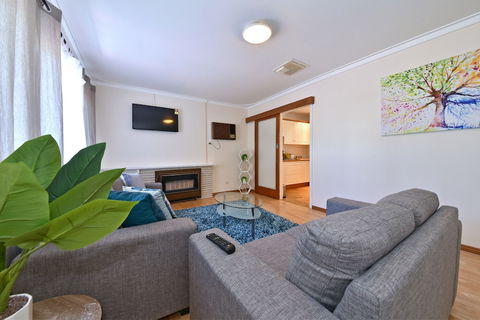 Comfy Home Near Airport & City 2280 - Cruises Travel 5