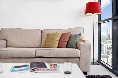 JOYCE, 1BDR Southbank Apartment - Tourism Guide 3