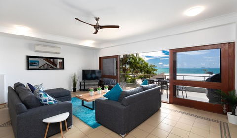 Absolute Airlie Central Airlie Beach - Cruises Travel 4