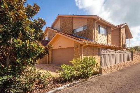 3 Bedroom Villa Moy At Nelson Bay 2 / 30 Thurlow Avenue FREE WIFI - Travel Agents 2