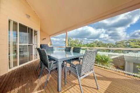 3 Bedroom Villa Moy At Nelson Bay 2 / 30 Thurlow Avenue FREE WIFI - Travel Agents 0