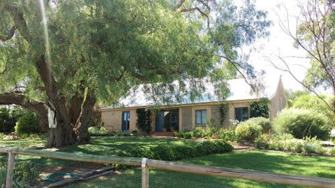 The Cottage At Riverside Farm - Travel Agents 4