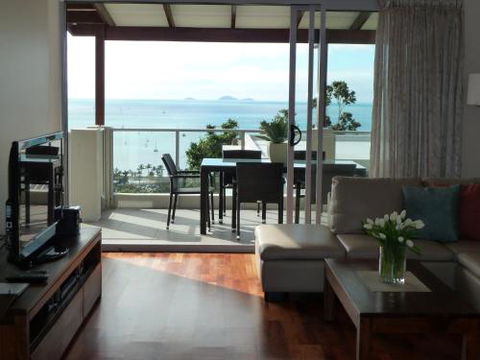Oscars View Airlie Beach - Tourism Guide 0