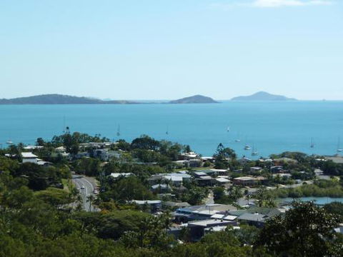 Oscars View Airlie Beach - Tourism Guide 1