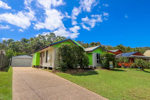 McLeods - Travel Agents 3