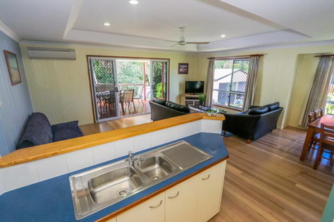 McLeods - Travel Agents 5