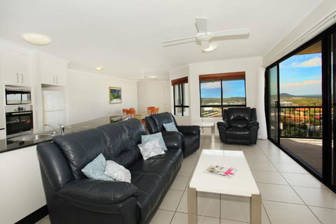 Unit 4 Beaumont Sur Mer 13 15 Pacific Terrace Coolum Beach 400 BOND LINEN SUPPLIED - Travel Search 4